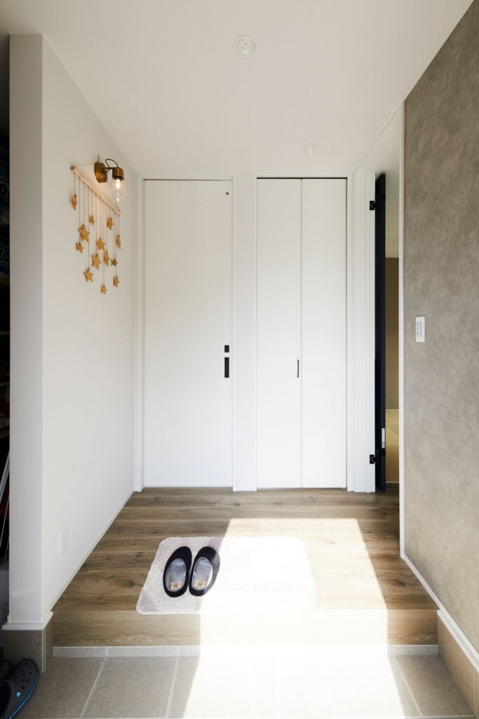 香芝市のおしゃれな注文住宅玄関