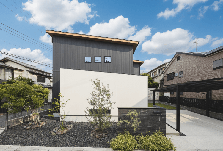 白黒ツートン子育てハウス