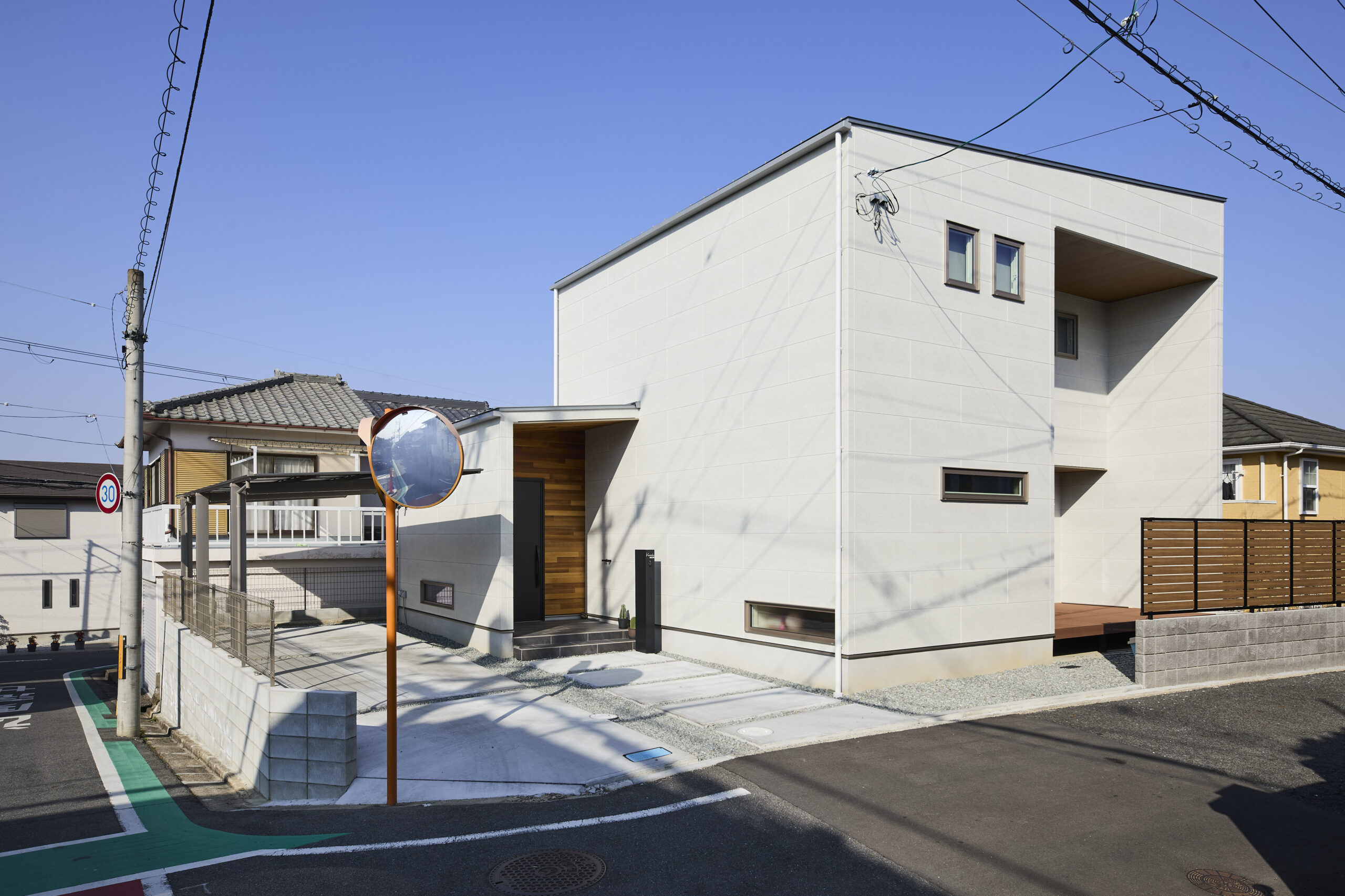 余白を削り出した家