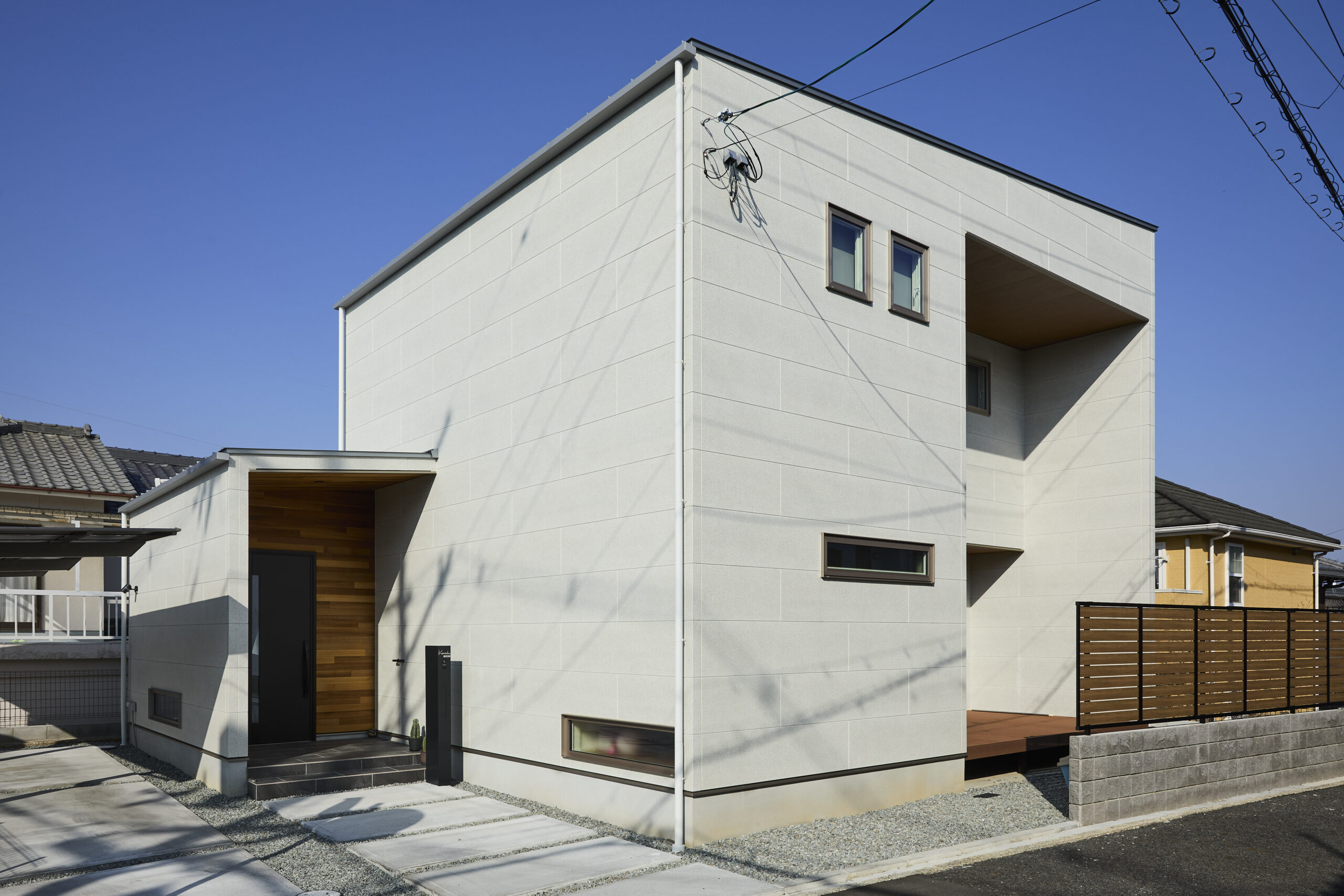 余白を削り出した家